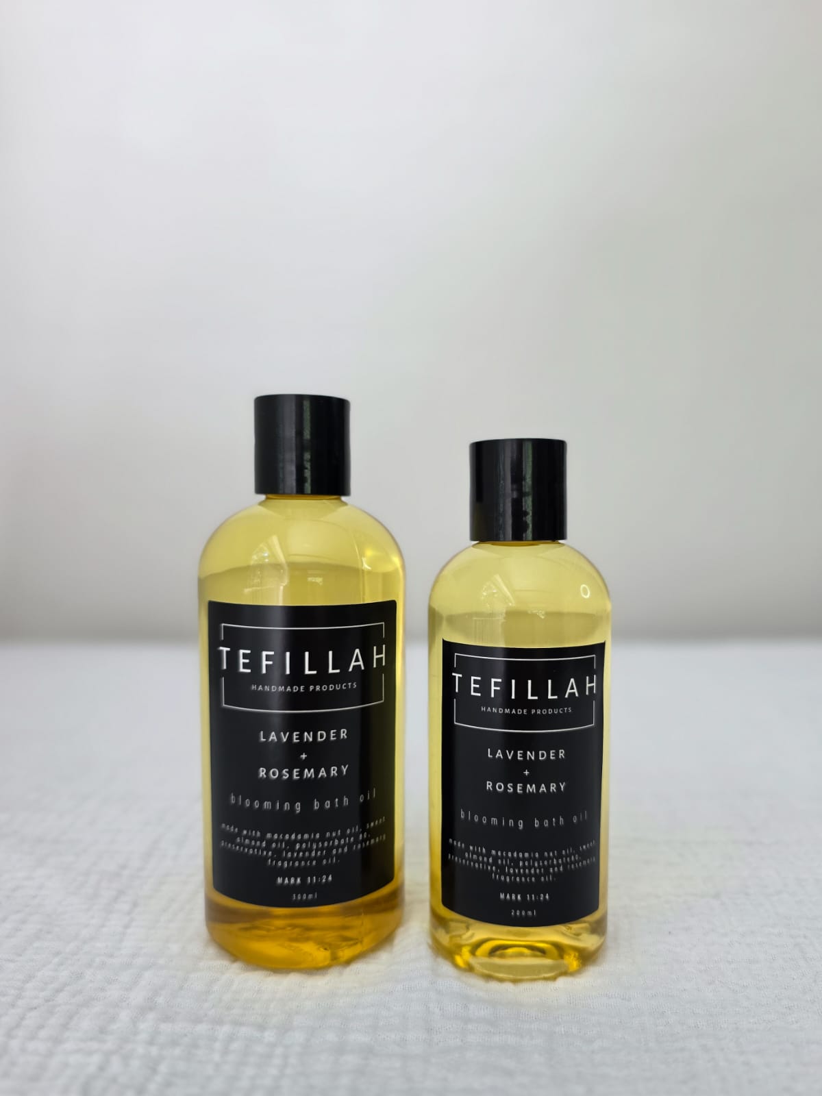 Silky bath oil texture – handmade with Macadamia Nut Oil, Sweet Almond Oil, Lavender and Rosemary Essential Oils